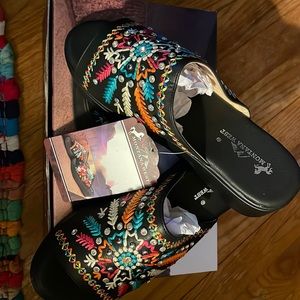 Montana west size 8 slip on shoes